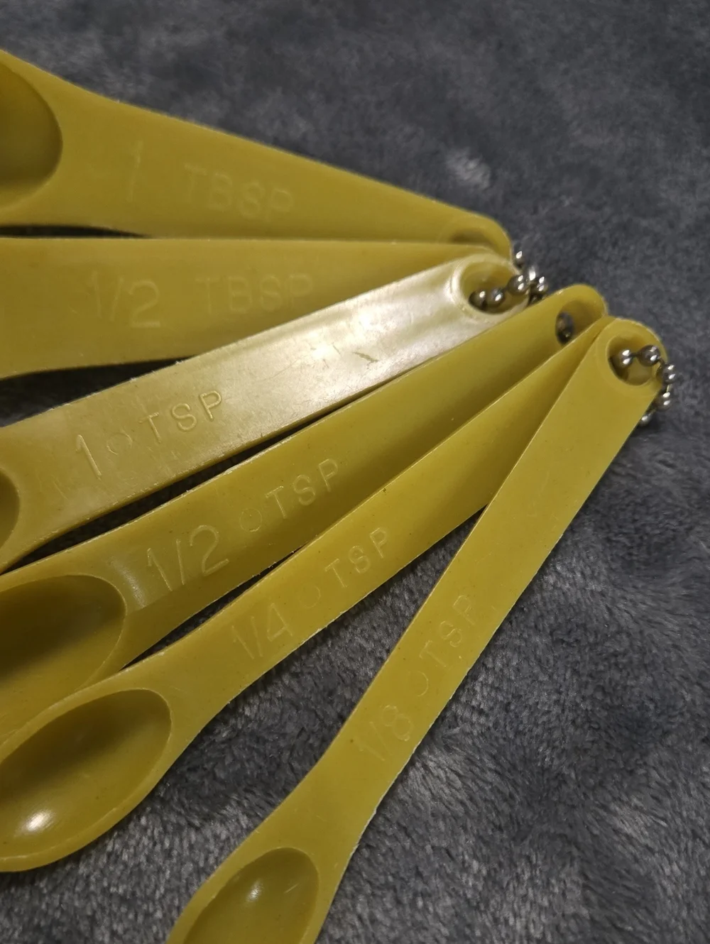 Vintage Nevco Measuring Spoons Yellow British Hong Kong Plastic